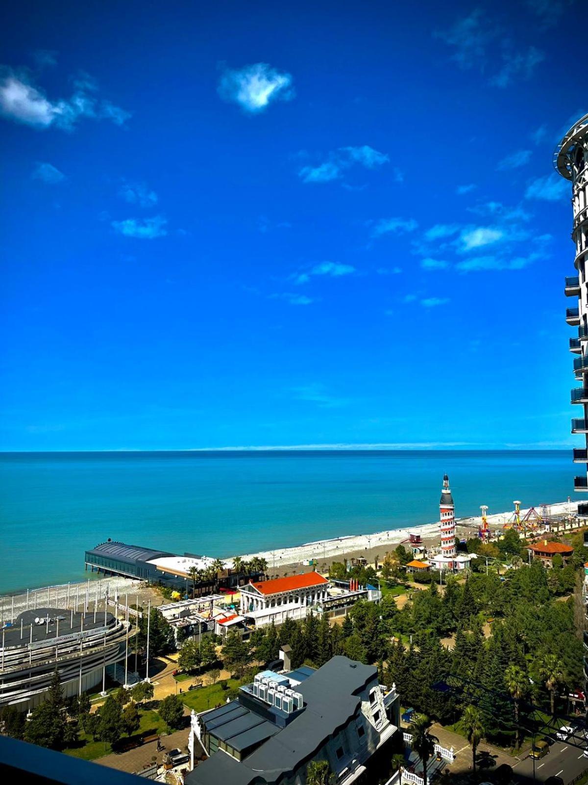 Holiday Lux Tower Batumi Exterior foto