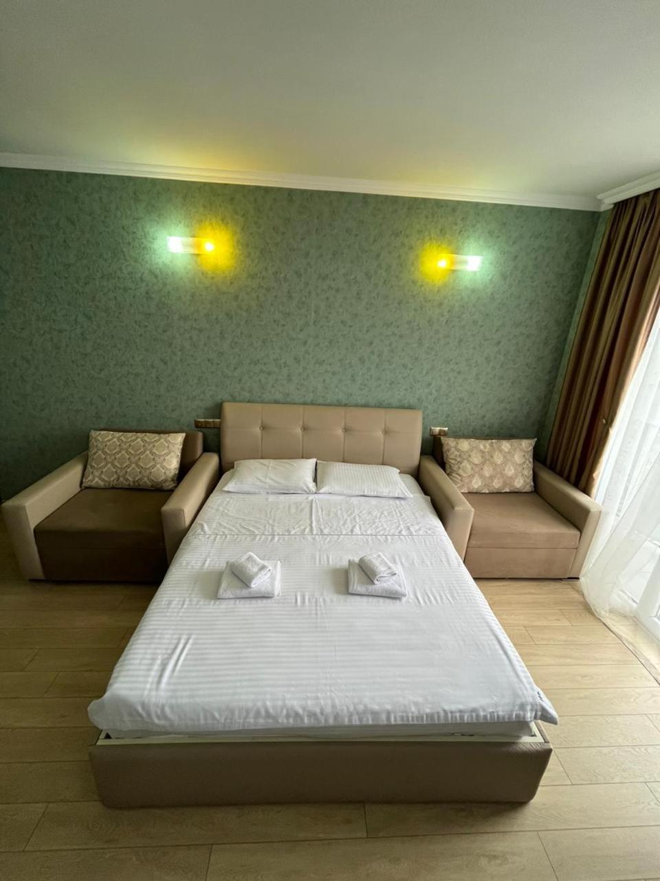 Holiday Lux Tower Batumi Exterior foto