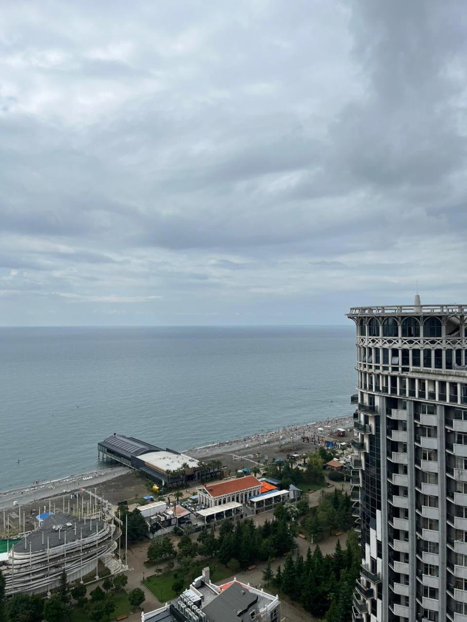 Holiday Lux Tower Batumi Exterior foto