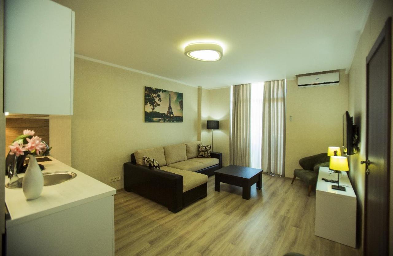 Holiday Lux Tower Batumi Exterior foto